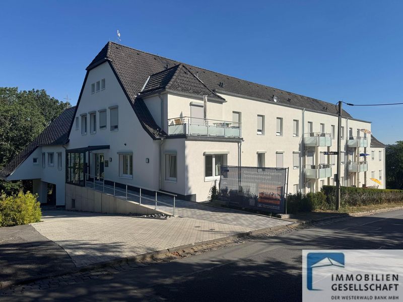 Altersgerechte und sanierte Seniorenwohnung mit Personenaufzug im Haus Schönstein zu vermieten. 
